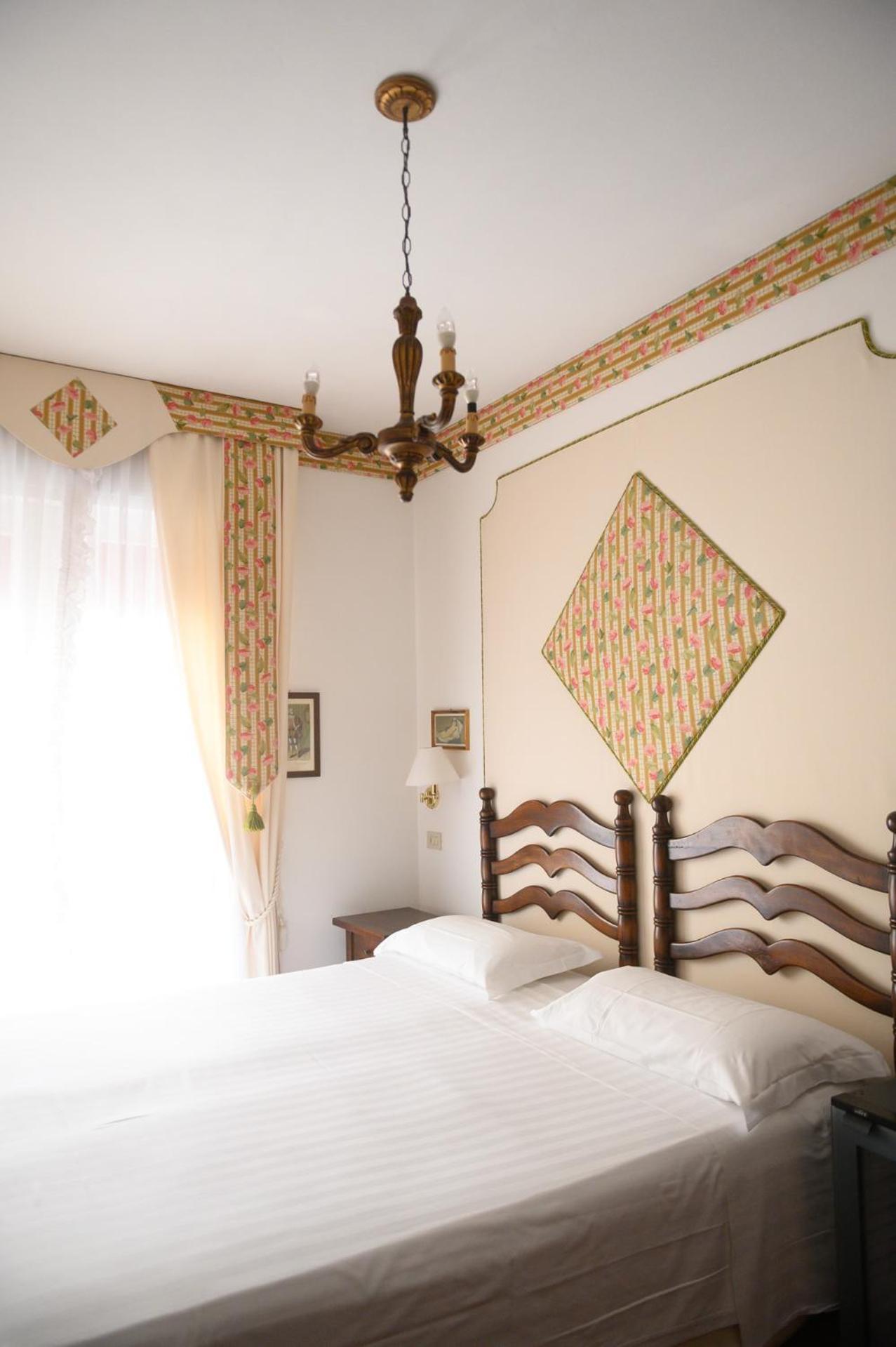 Agora Park Hotel 3*